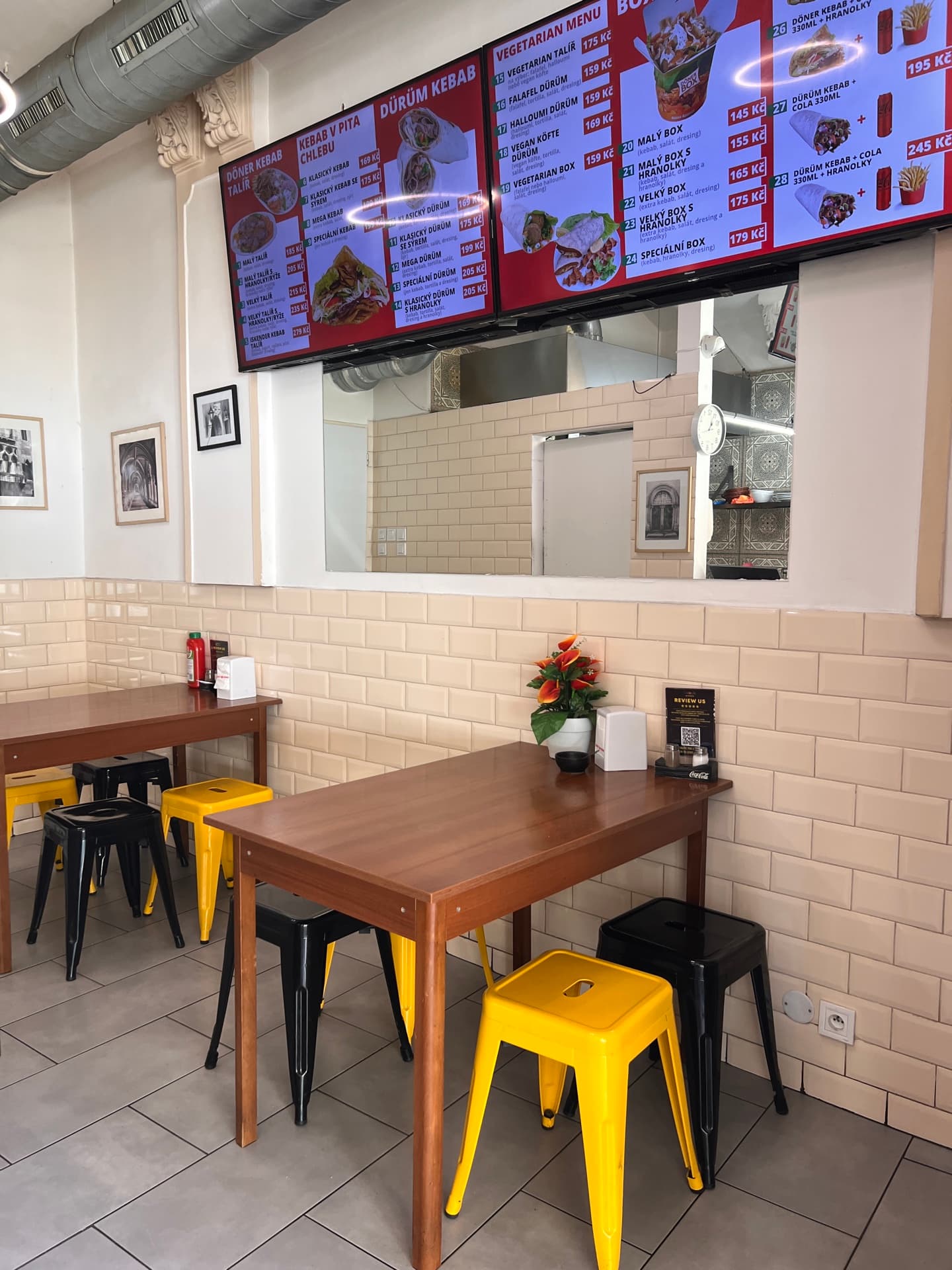 Queen's Kebab – interiér restaurace